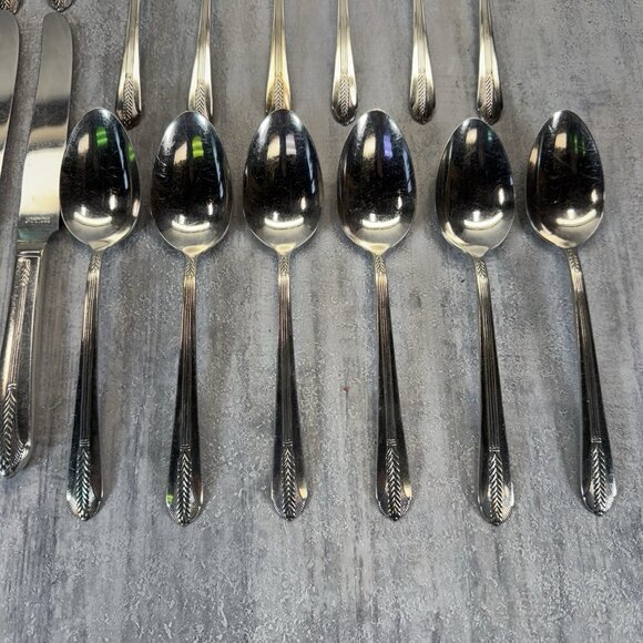 Wm Rogers 1939 ALLURE Wheat Silver Plate Flatware 35 Pc 6 Servings - Picture 2 of 13